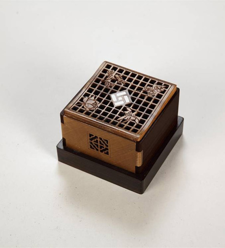 春在盤(pán)香爐