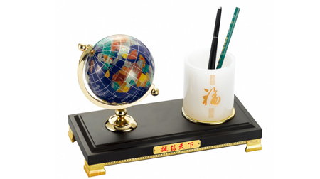 仿紅木，合金，塑膠蘭色地球筆筒、筆臺