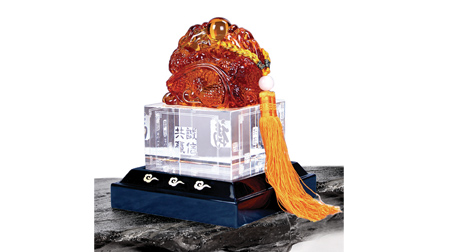 誠(chéng)信共贏（大號(hào)）水晶、琉璃擺件