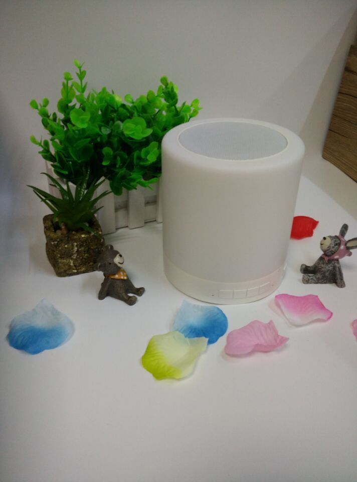 LV2015多功能創(chuàng)意無線藍牙音樂臺燈觸控音響