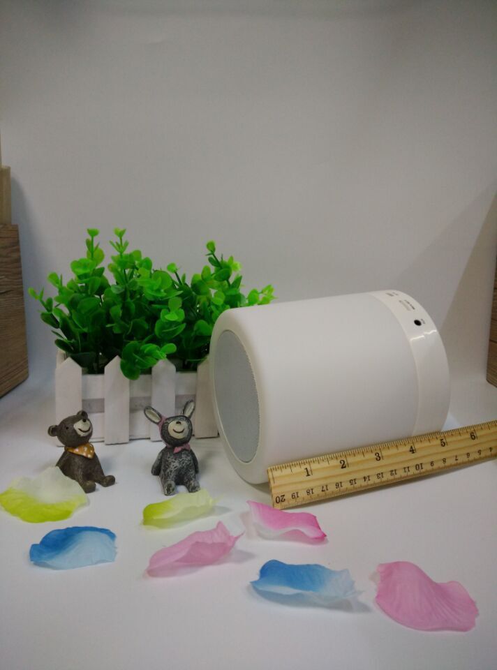 LV2015多功能創(chuàng)意無線藍牙音樂臺燈觸控音響