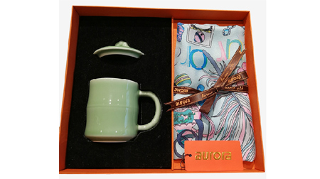 青瓷杯+韓國(guó)手臺(tái)絲巾套裝 